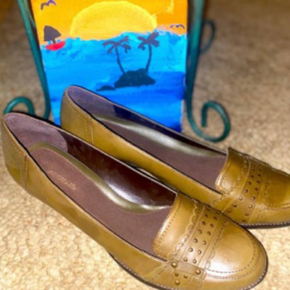 Pre-owned Aerosoles Women's dress loafer style shoe